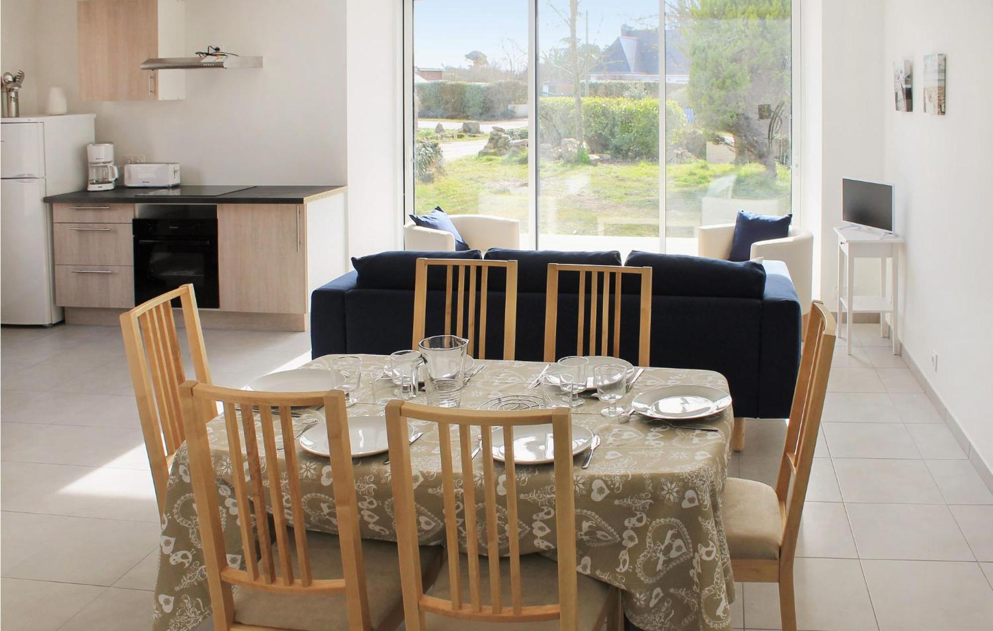 Beautiful Home In Erdeven With Kitchenette Exterior photo